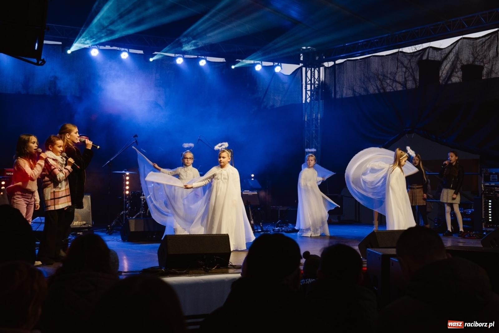 Zdjęcie w galerii na portalu naszraciborz.pl: Tłumy na Kiermaszu Bożonarodzeniowym w Pietrowicach Wielkich [FOTO i WIDEO] wiadomości z regionu