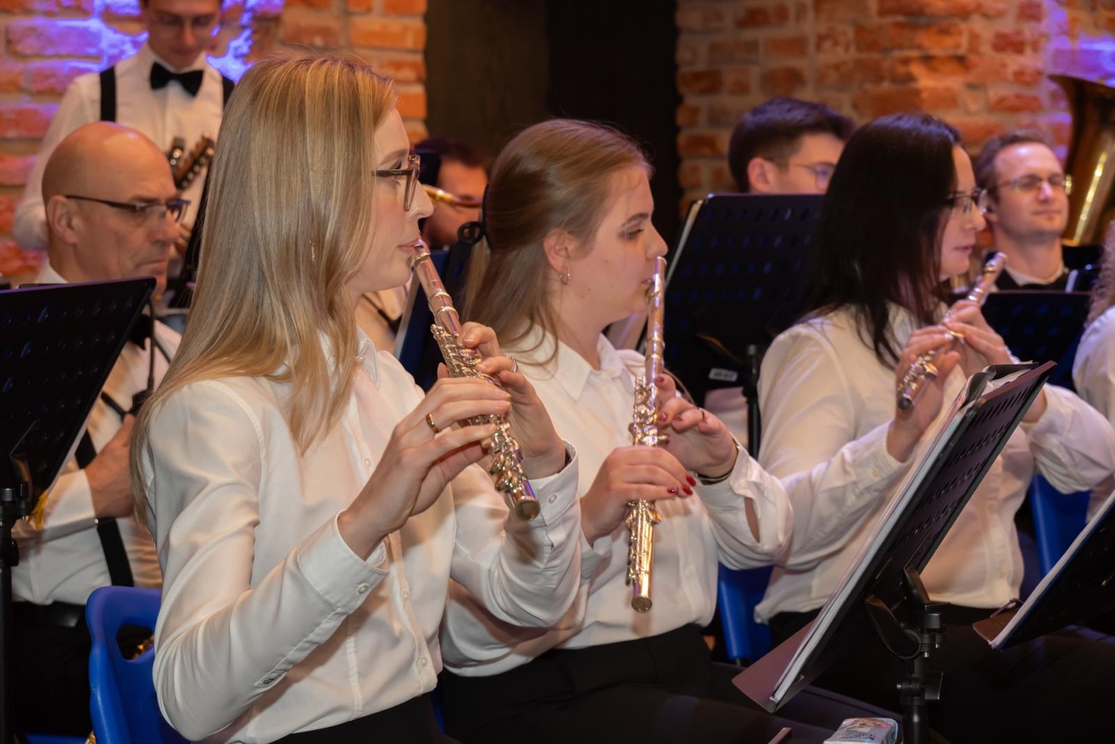 Zdjęcie w galerii na portalu naszraciborz.pl: Kiermasz Bożonarodzeniowy na Zamku w Tworkowie. To miejsce przyciąga jak magnes wiadomości z regionu