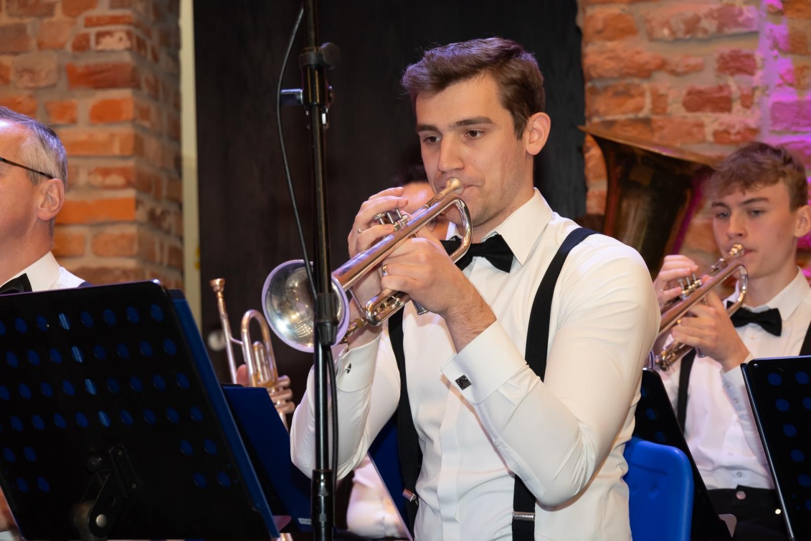 Zdjęcie w galerii na portalu naszraciborz.pl: Kiermasz Bożonarodzeniowy na Zamku w Tworkowie. To miejsce przyciąga jak magnes wiadomości z regionu