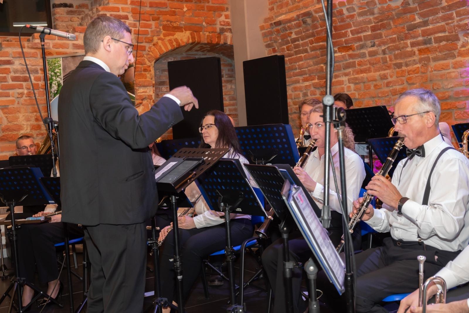 Zdjęcie w galerii na portalu naszraciborz.pl: Kiermasz Bożonarodzeniowy na Zamku w Tworkowie. To miejsce przyciąga jak magnes wiadomości z regionu