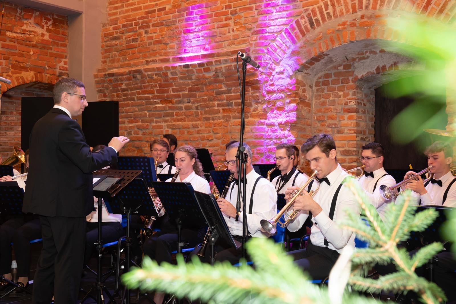 Zdjęcie w galerii na portalu naszraciborz.pl: Kiermasz Bożonarodzeniowy na Zamku w Tworkowie. To miejsce przyciąga jak magnes wiadomości z regionu