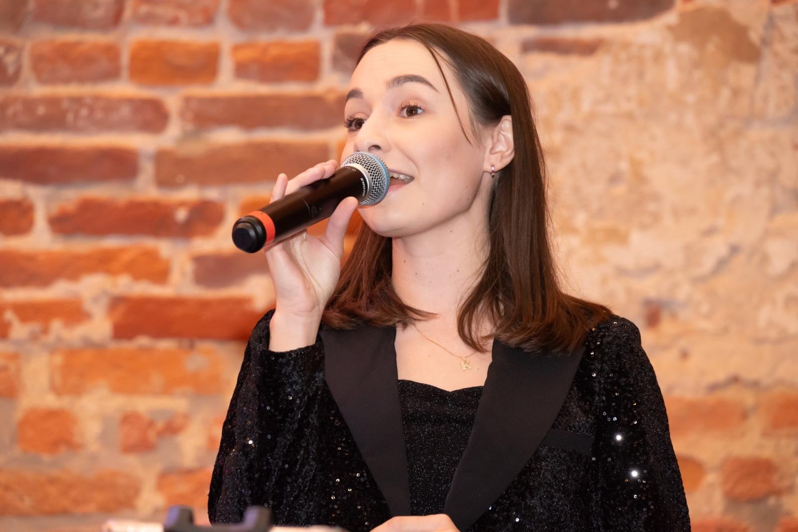 Zdjęcie w galerii na portalu naszraciborz.pl: Kiermasz Bożonarodzeniowy na Zamku w Tworkowie. To miejsce przyciąga jak magnes wiadomości z regionu