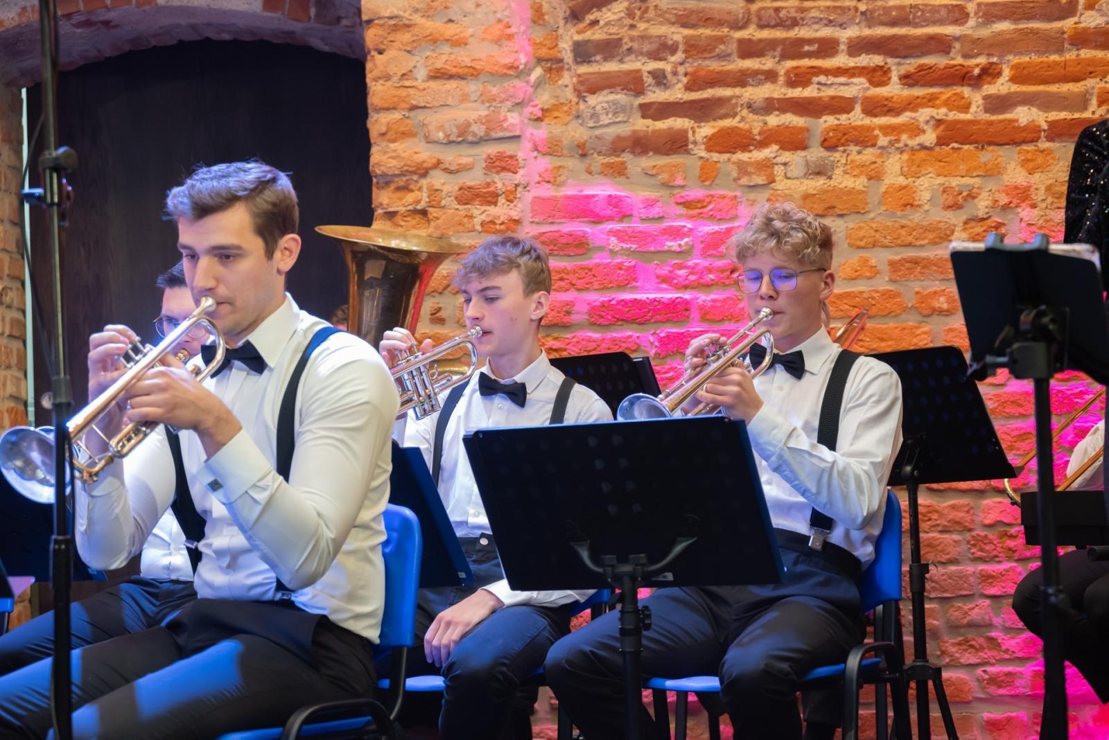 Zdjęcie w galerii na portalu naszraciborz.pl: Kiermasz Bożonarodzeniowy na Zamku w Tworkowie. To miejsce przyciąga jak magnes wiadomości z regionu