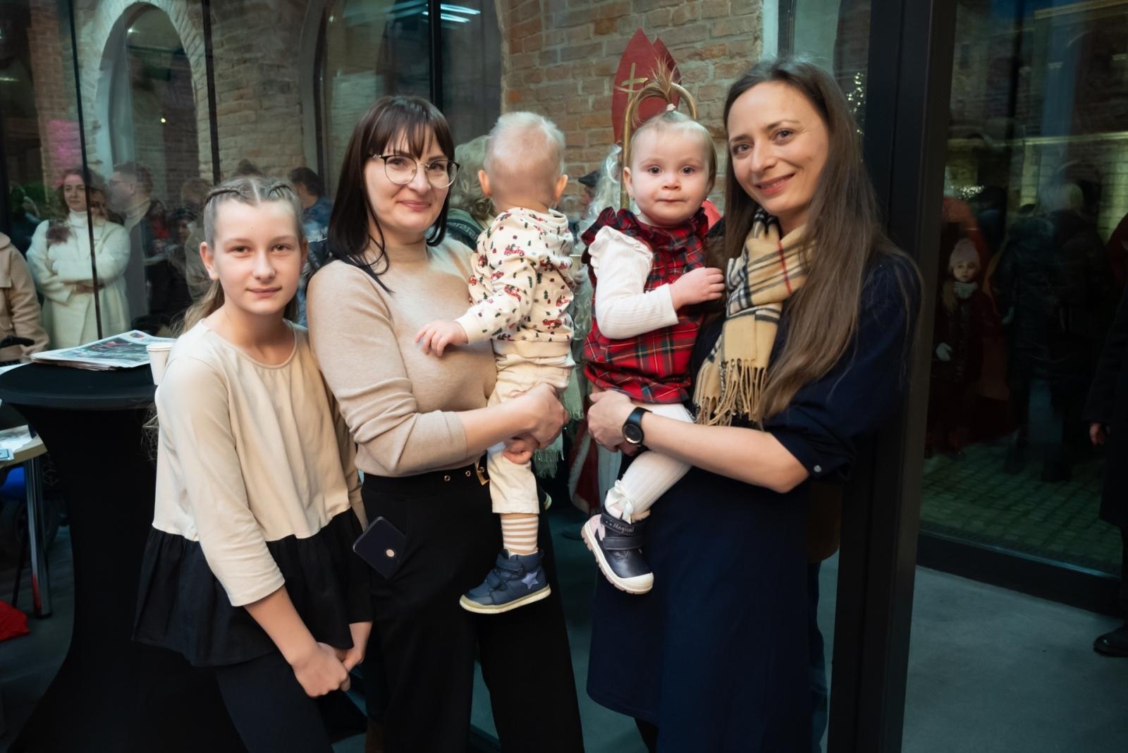 Zdjęcie w galerii na portalu naszraciborz.pl: Kiermasz Bożonarodzeniowy na Zamku w Tworkowie. To miejsce przyciąga jak magnes wiadomości z regionu