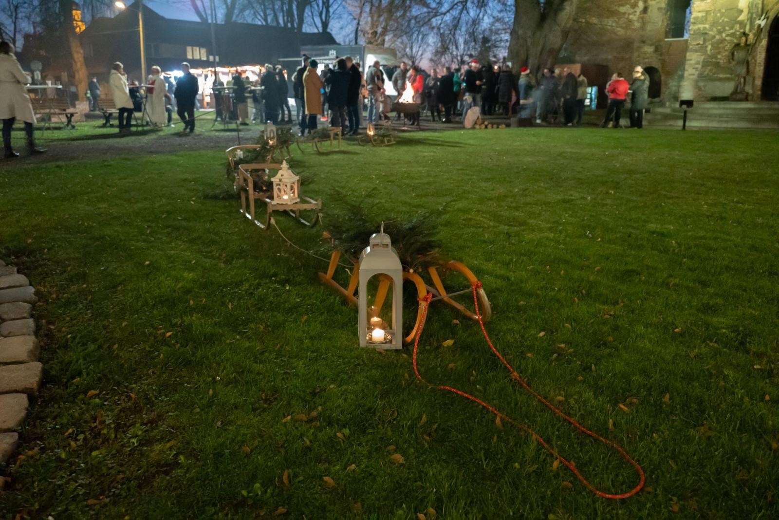 Zdjęcie w galerii na portalu naszraciborz.pl: Kiermasz Bożonarodzeniowy na Zamku w Tworkowie. To miejsce przyciąga jak magnes wiadomości z regionu