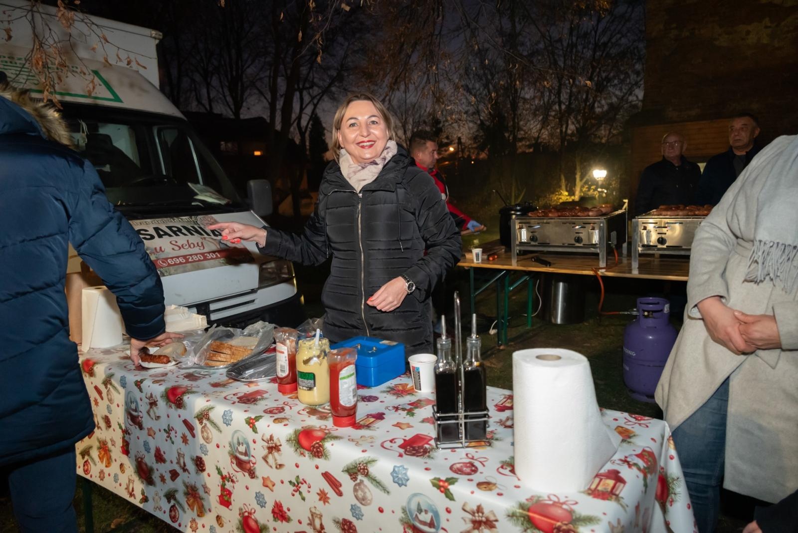 Zdjęcie w galerii na portalu naszraciborz.pl: Kiermasz Bożonarodzeniowy na Zamku w Tworkowie. To miejsce przyciąga jak magnes wiadomości z regionu