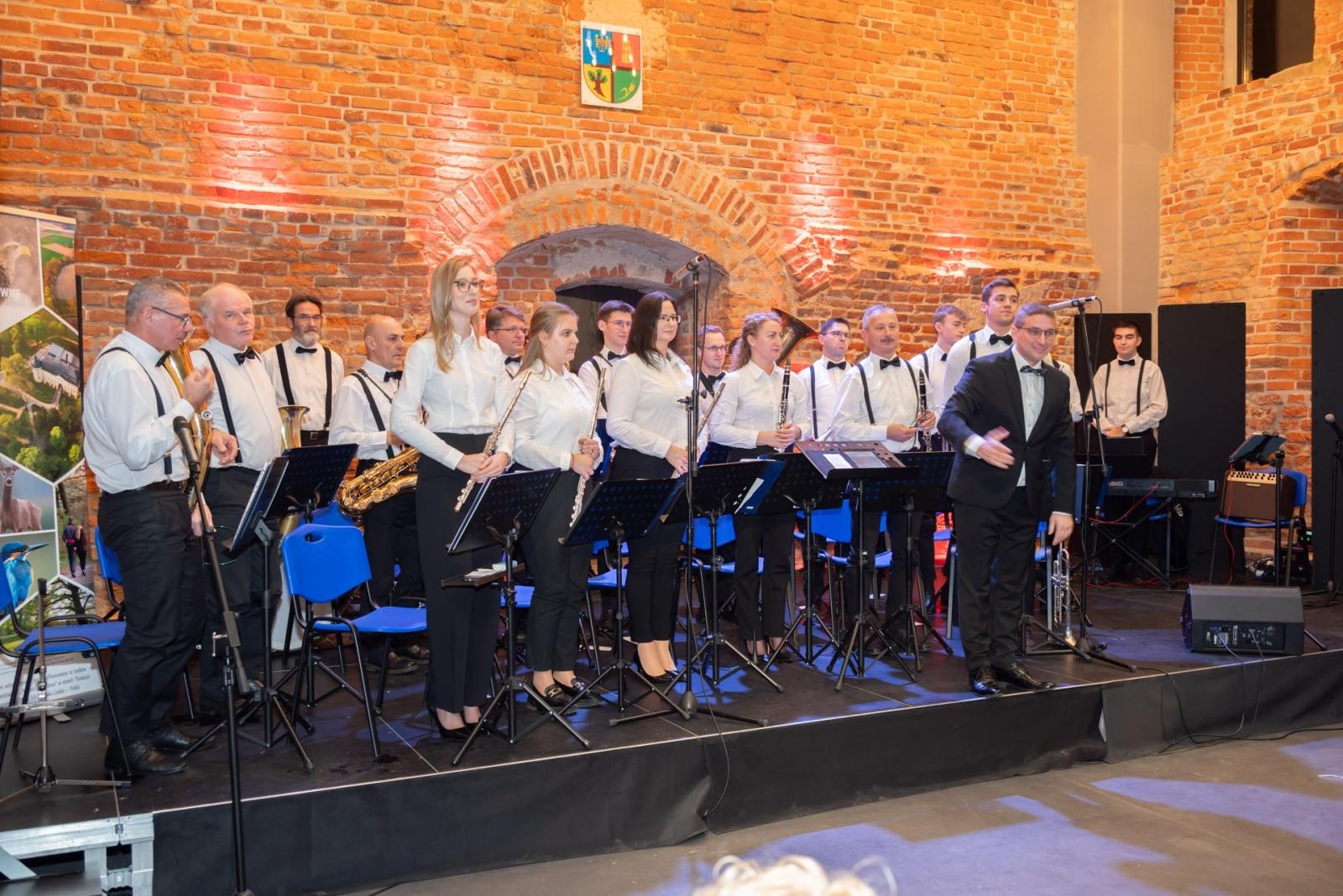 Zdjęcie w galerii na portalu naszraciborz.pl: Kiermasz Bożonarodzeniowy na Zamku w Tworkowie. To miejsce przyciąga jak magnes wiadomości z regionu