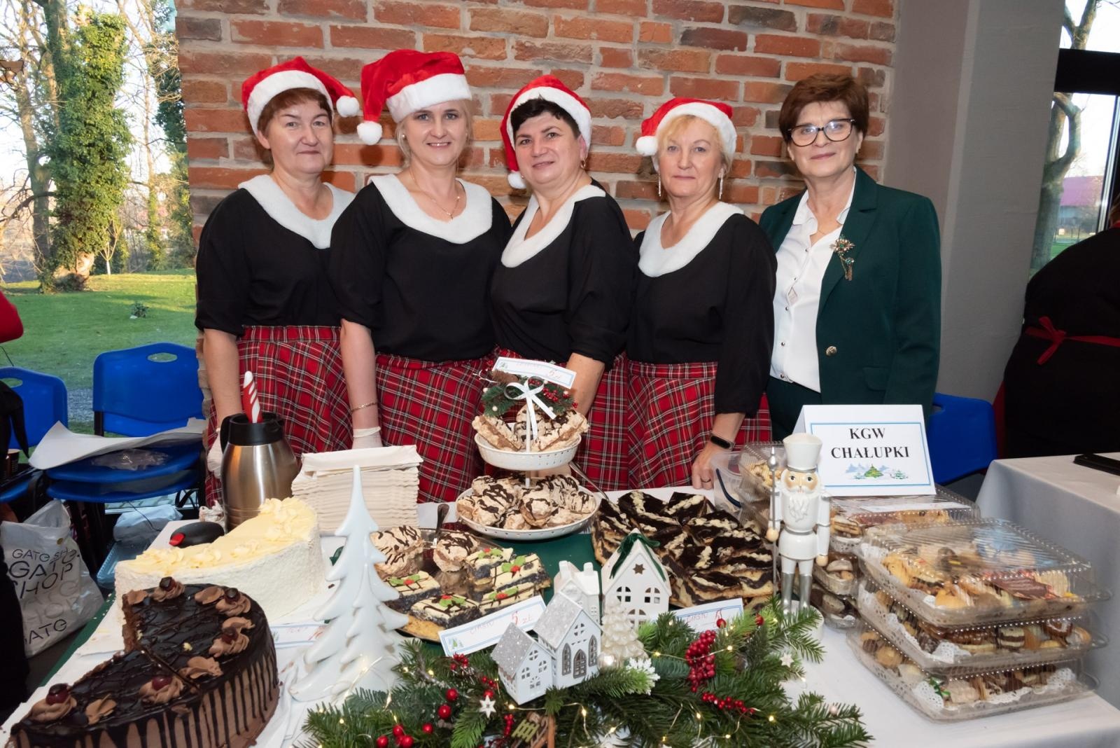 Zdjęcie w galerii na portalu naszraciborz.pl: Kiermasz Bożonarodzeniowy na Zamku w Tworkowie. To miejsce przyciąga jak magnes wiadomości z regionu