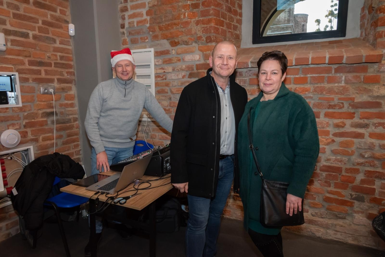 Zdjęcie w galerii na portalu naszraciborz.pl: Kiermasz Bożonarodzeniowy na Zamku w Tworkowie. To miejsce przyciąga jak magnes wiadomości z regionu