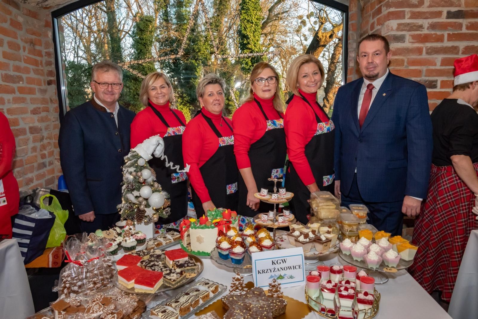 Zdjęcie w galerii na portalu naszraciborz.pl: Kiermasz Bożonarodzeniowy na Zamku w Tworkowie. To miejsce przyciąga jak magnes wiadomości z regionu