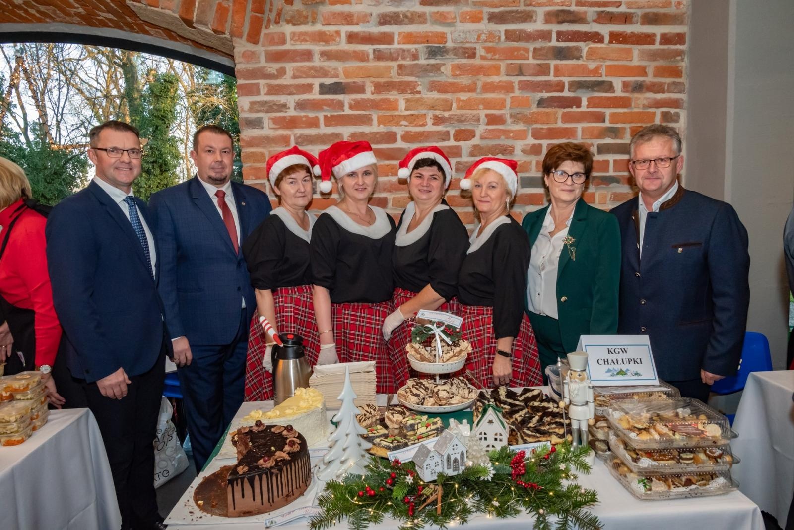 Zdjęcie w galerii na portalu naszraciborz.pl: Kiermasz Bożonarodzeniowy na Zamku w Tworkowie. To miejsce przyciąga jak magnes wiadomości z regionu