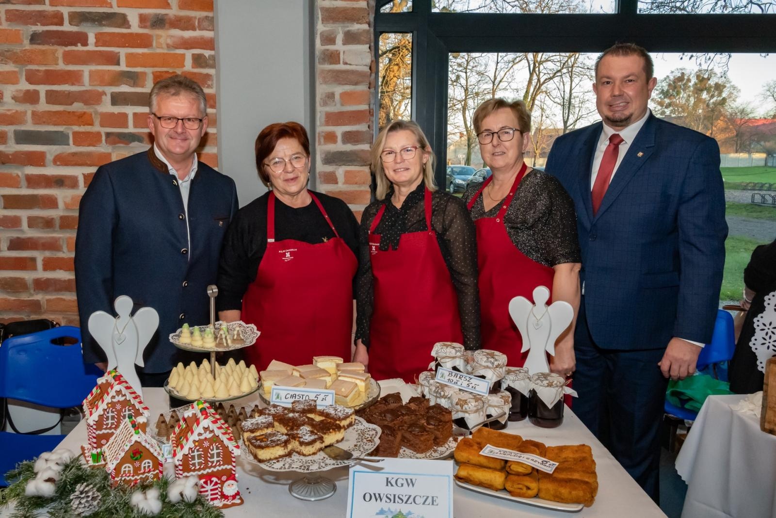 Zdjęcie w galerii na portalu naszraciborz.pl: Kiermasz Bożonarodzeniowy na Zamku w Tworkowie. To miejsce przyciąga jak magnes wiadomości z regionu