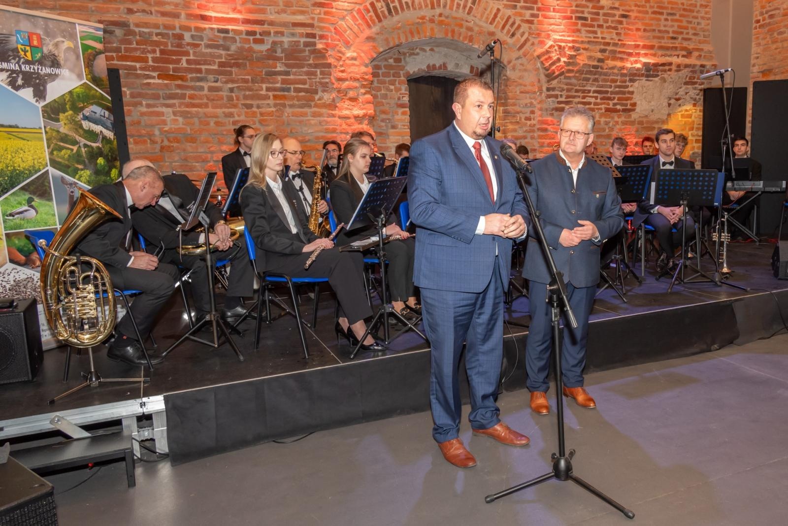 Zdjęcie w galerii na portalu naszraciborz.pl: Kiermasz Bożonarodzeniowy na Zamku w Tworkowie. To miejsce przyciąga jak magnes wiadomości z regionu