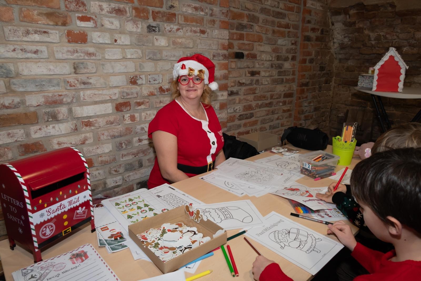 Zdjęcie w galerii na portalu naszraciborz.pl: Kiermasz Bożonarodzeniowy na Zamku w Tworkowie. To miejsce przyciąga jak magnes wiadomości z regionu