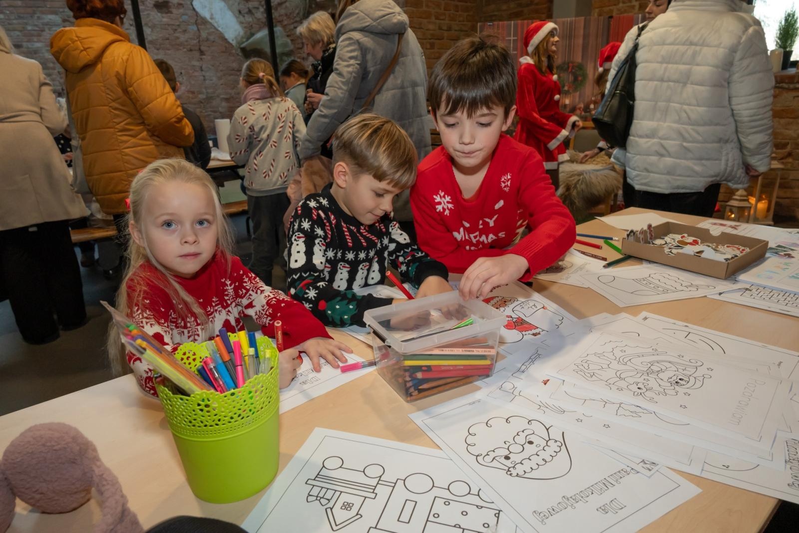 Zdjęcie w galerii na portalu naszraciborz.pl: Kiermasz Bożonarodzeniowy na Zamku w Tworkowie. To miejsce przyciąga jak magnes wiadomości z regionu