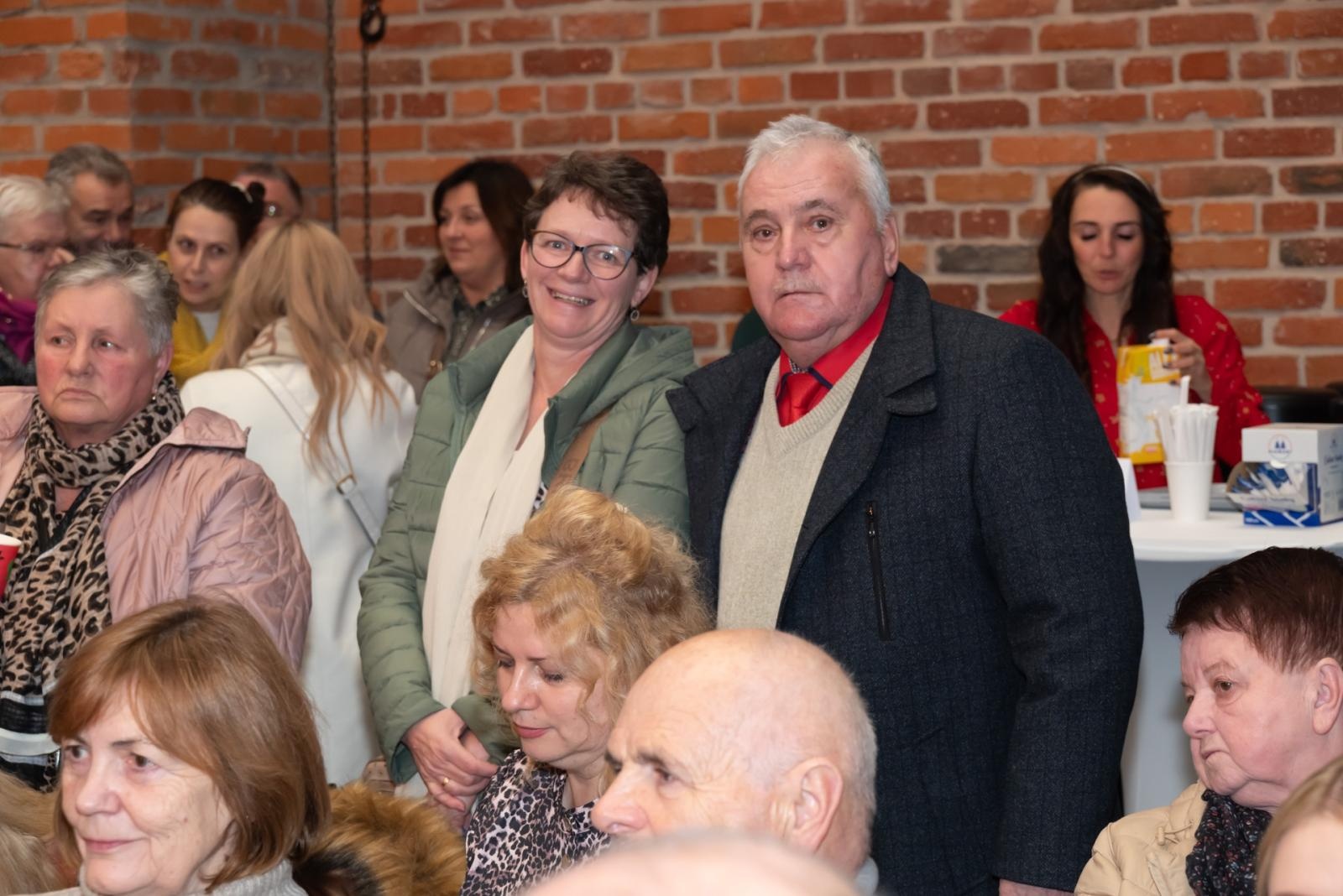 Zdjęcie w galerii na portalu naszraciborz.pl: Kiermasz Bożonarodzeniowy na Zamku w Tworkowie. To miejsce przyciąga jak magnes wiadomości z regionu