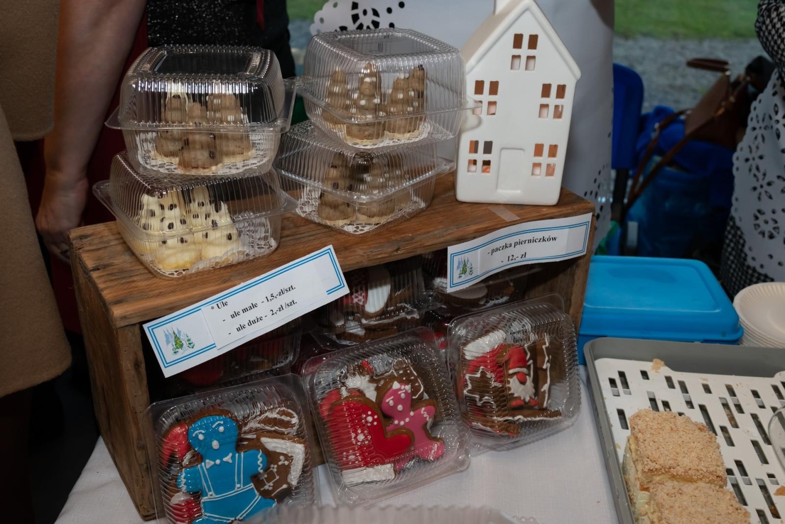 Zdjęcie w galerii na portalu naszraciborz.pl: Kiermasz Bożonarodzeniowy na Zamku w Tworkowie. To miejsce przyciąga jak magnes wiadomości z regionu