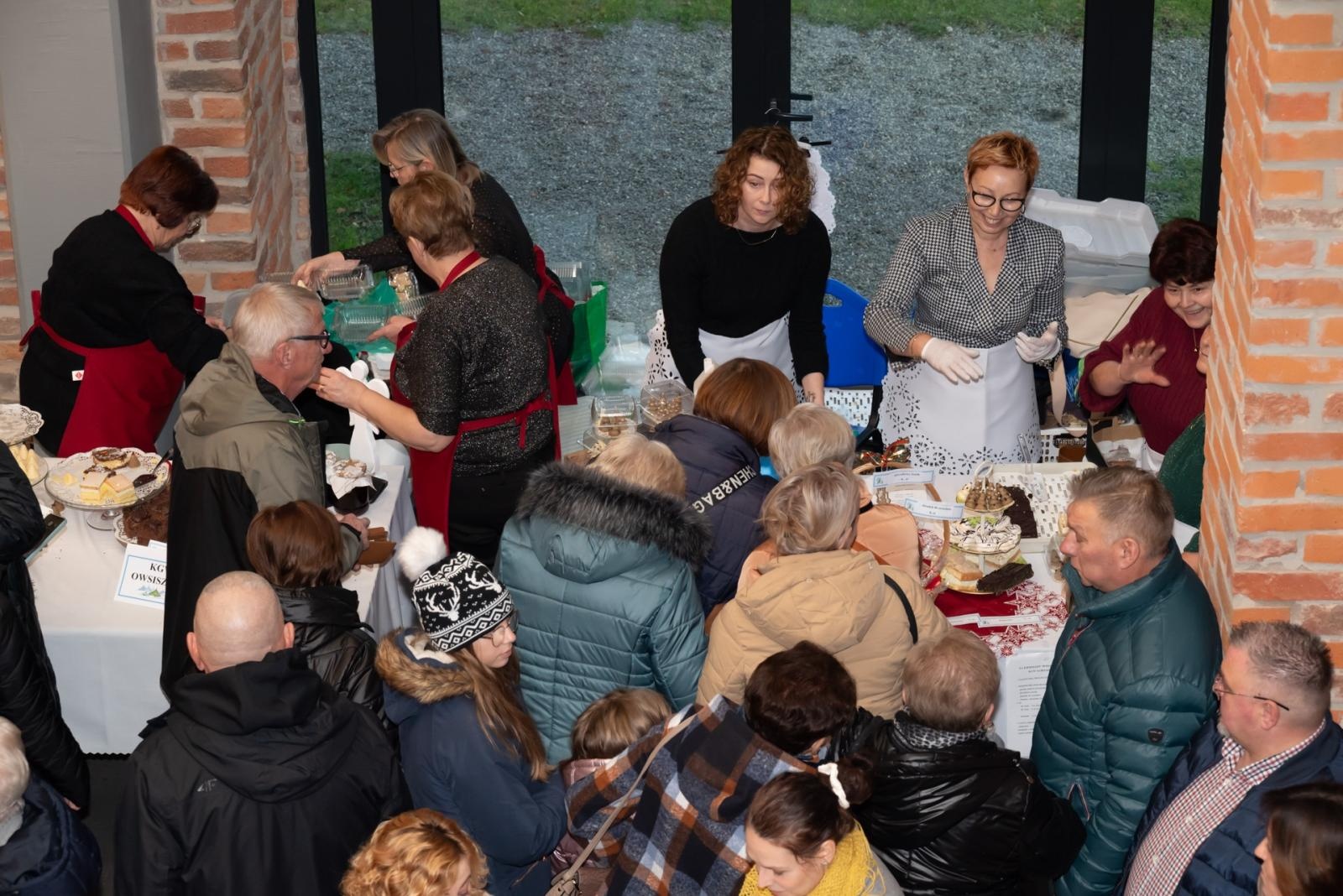 Zdjęcie w galerii na portalu naszraciborz.pl: Kiermasz Bożonarodzeniowy na Zamku w Tworkowie. To miejsce przyciąga jak magnes wiadomości z regionu
