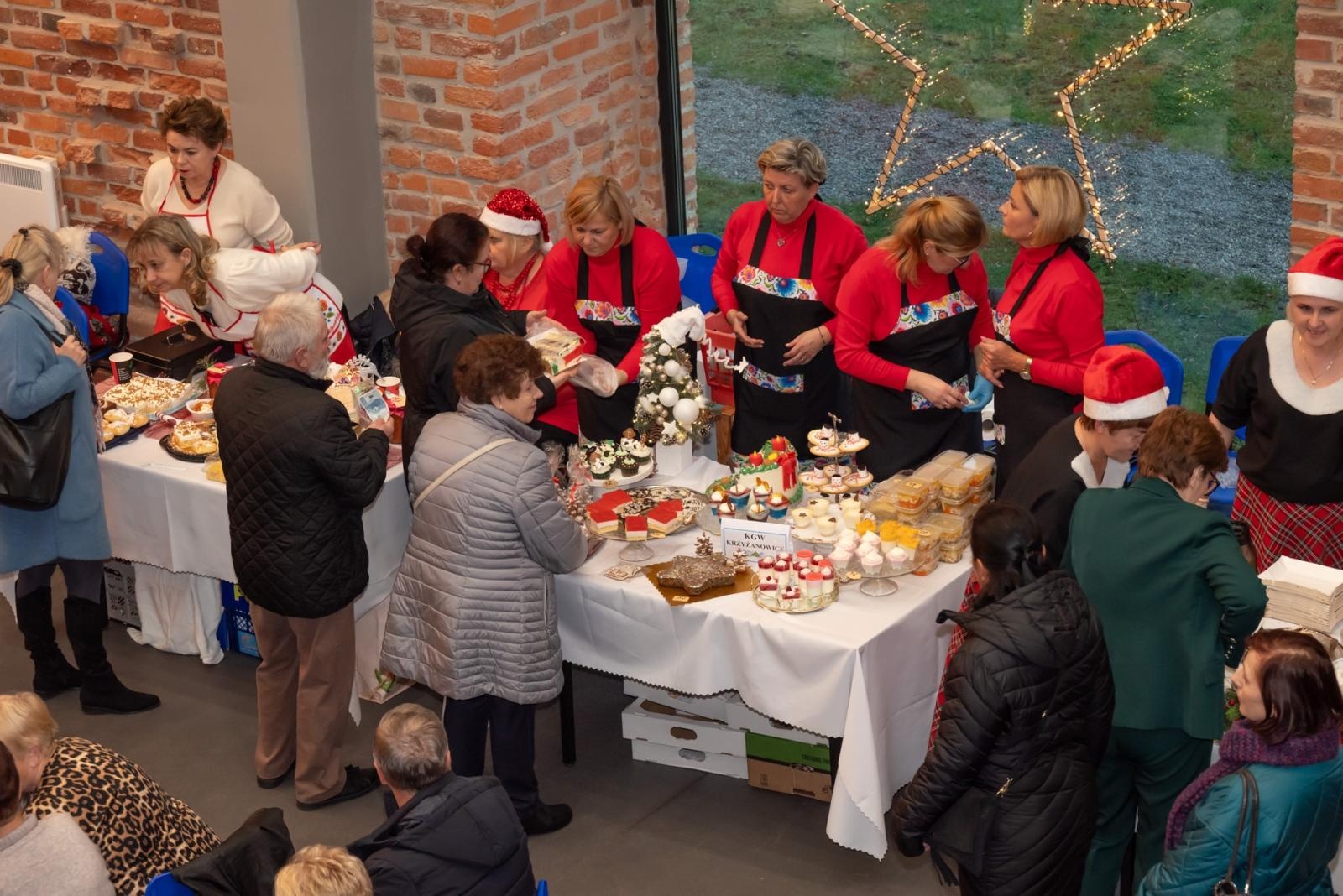 Zdjęcie w galerii na portalu naszraciborz.pl: Kiermasz Bożonarodzeniowy na Zamku w Tworkowie. To miejsce przyciąga jak magnes wiadomości z regionu