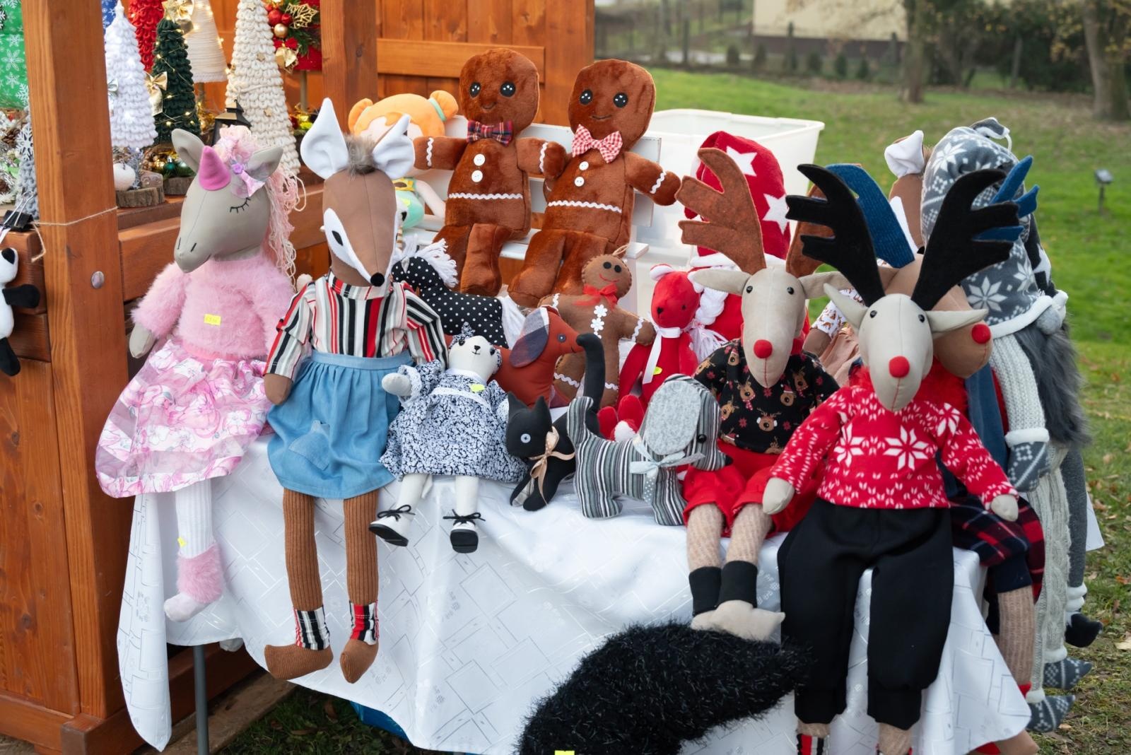 Zdjęcie w galerii na portalu naszraciborz.pl: Kiermasz Bożonarodzeniowy na Zamku w Tworkowie. To miejsce przyciąga jak magnes wiadomości z regionu