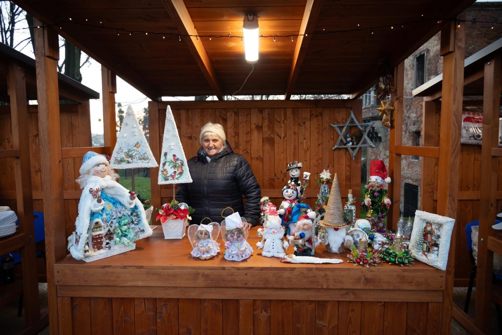 Zdjęcie w galerii na portalu naszraciborz.pl: Kiermasz Bożonarodzeniowy na Zamku w Tworkowie. To miejsce przyciąga jak magnes wiadomości z regionu