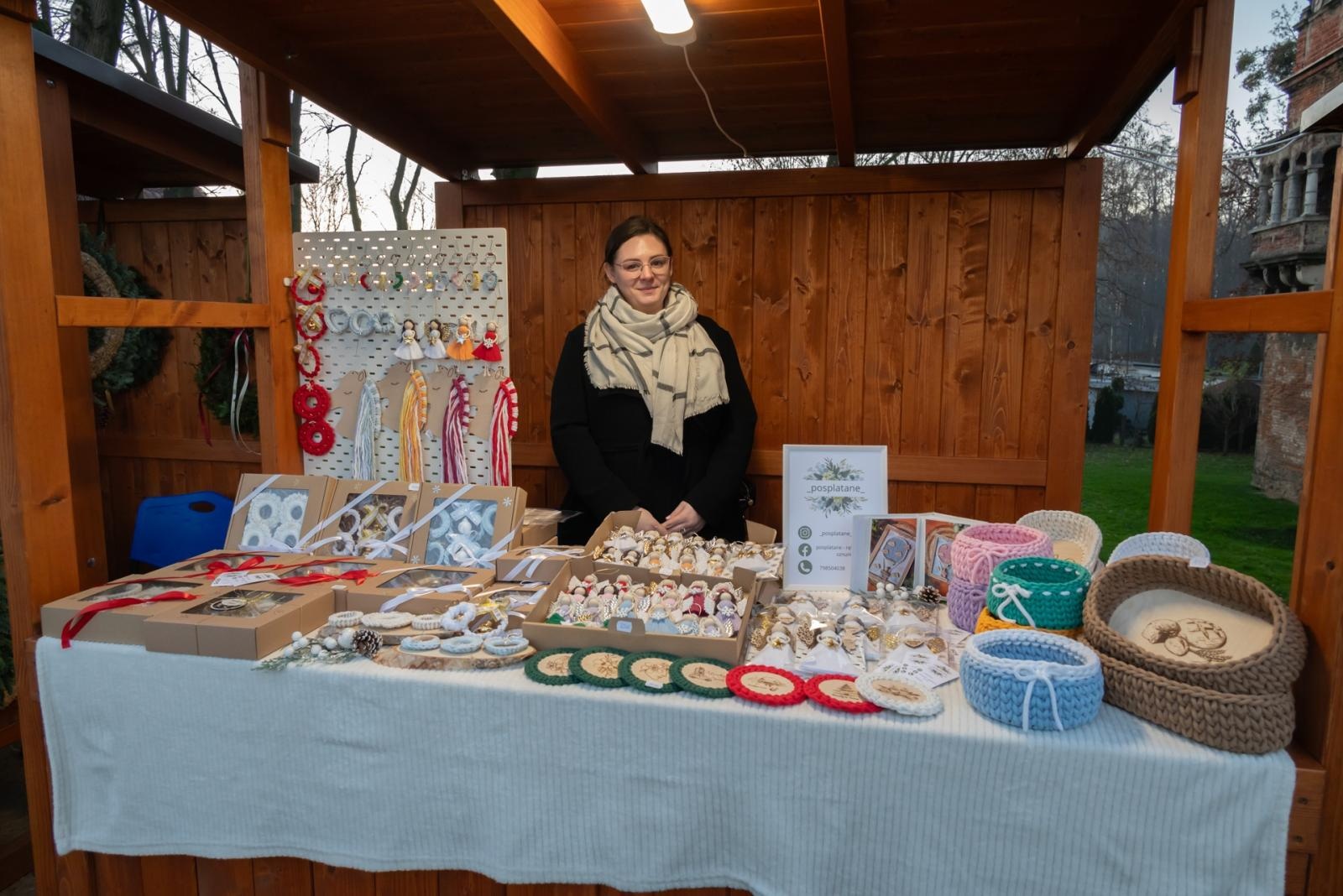 Zdjęcie w galerii na portalu naszraciborz.pl: Kiermasz Bożonarodzeniowy na Zamku w Tworkowie. To miejsce przyciąga jak magnes wiadomości z regionu