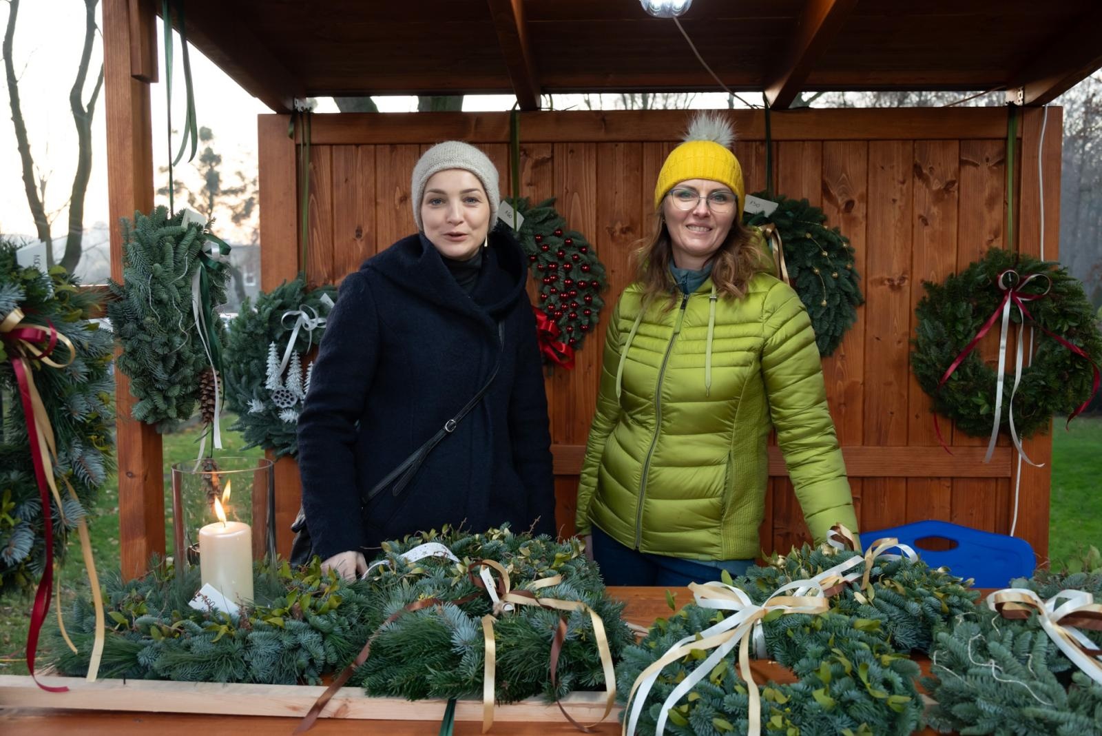 Zdjęcie w galerii na portalu naszraciborz.pl: Kiermasz Bożonarodzeniowy na Zamku w Tworkowie. To miejsce przyciąga jak magnes wiadomości z regionu