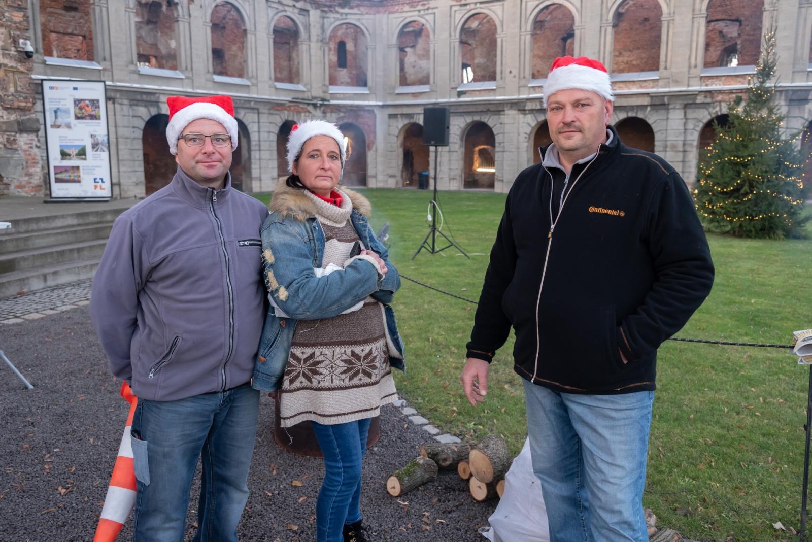 Zdjęcie w galerii na portalu naszraciborz.pl: Kiermasz Bożonarodzeniowy na Zamku w Tworkowie. To miejsce przyciąga jak magnes wiadomości z regionu