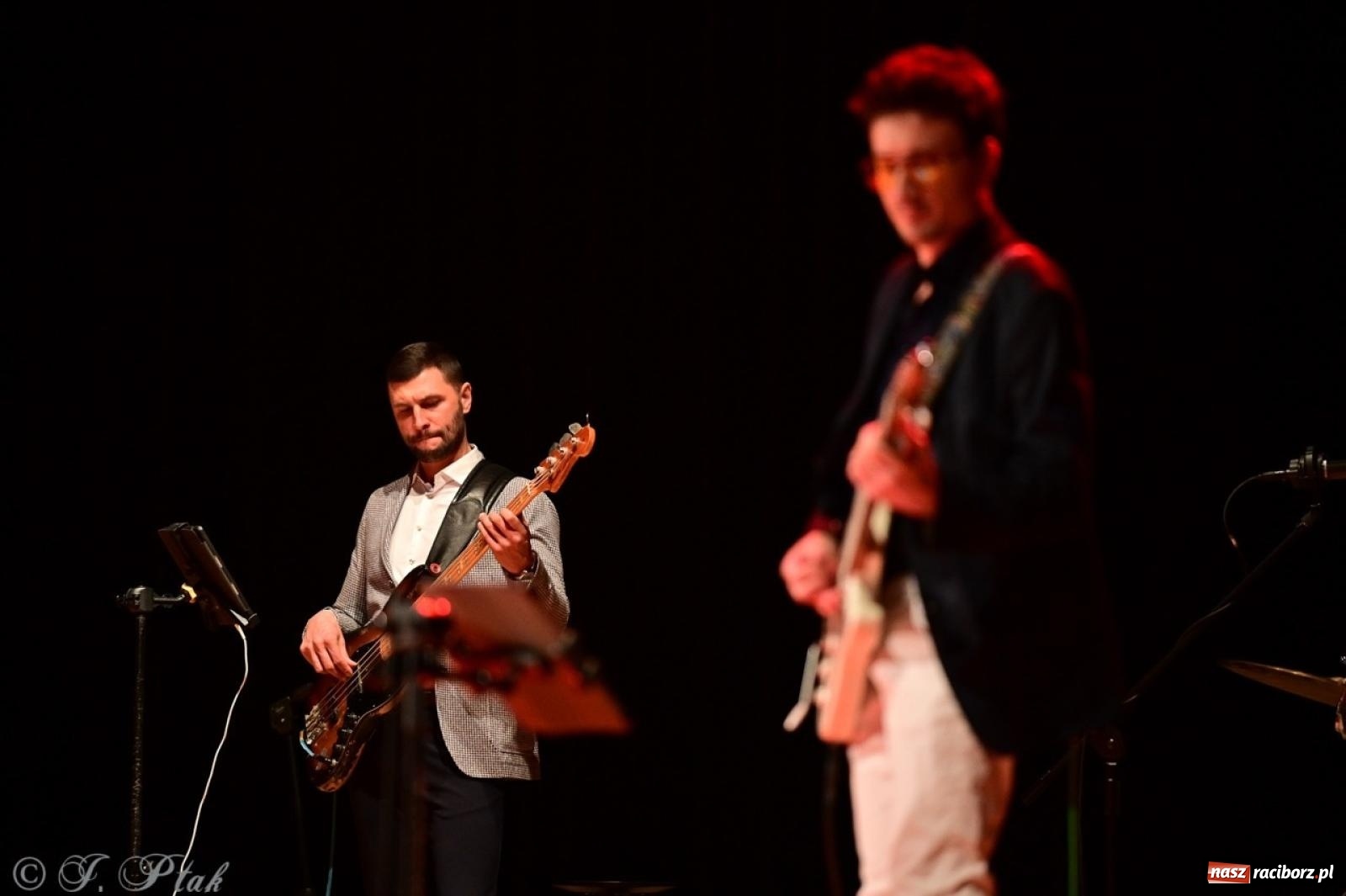 Zdjęcie w galerii na portalu naszraciborz.pl: Magiczny wieczór z ABBĄ w Raciborzu – gala koncertowa już za nami [FOTO i WIDEO] wiadomości z regionu