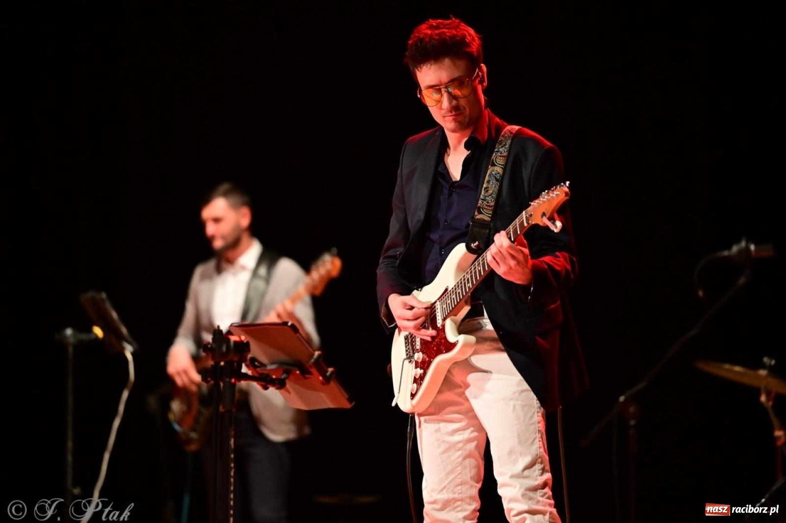 Zdjęcie w galerii na portalu naszraciborz.pl: Magiczny wieczór z ABBĄ w Raciborzu – gala koncertowa już za nami [FOTO i WIDEO] wiadomości z regionu