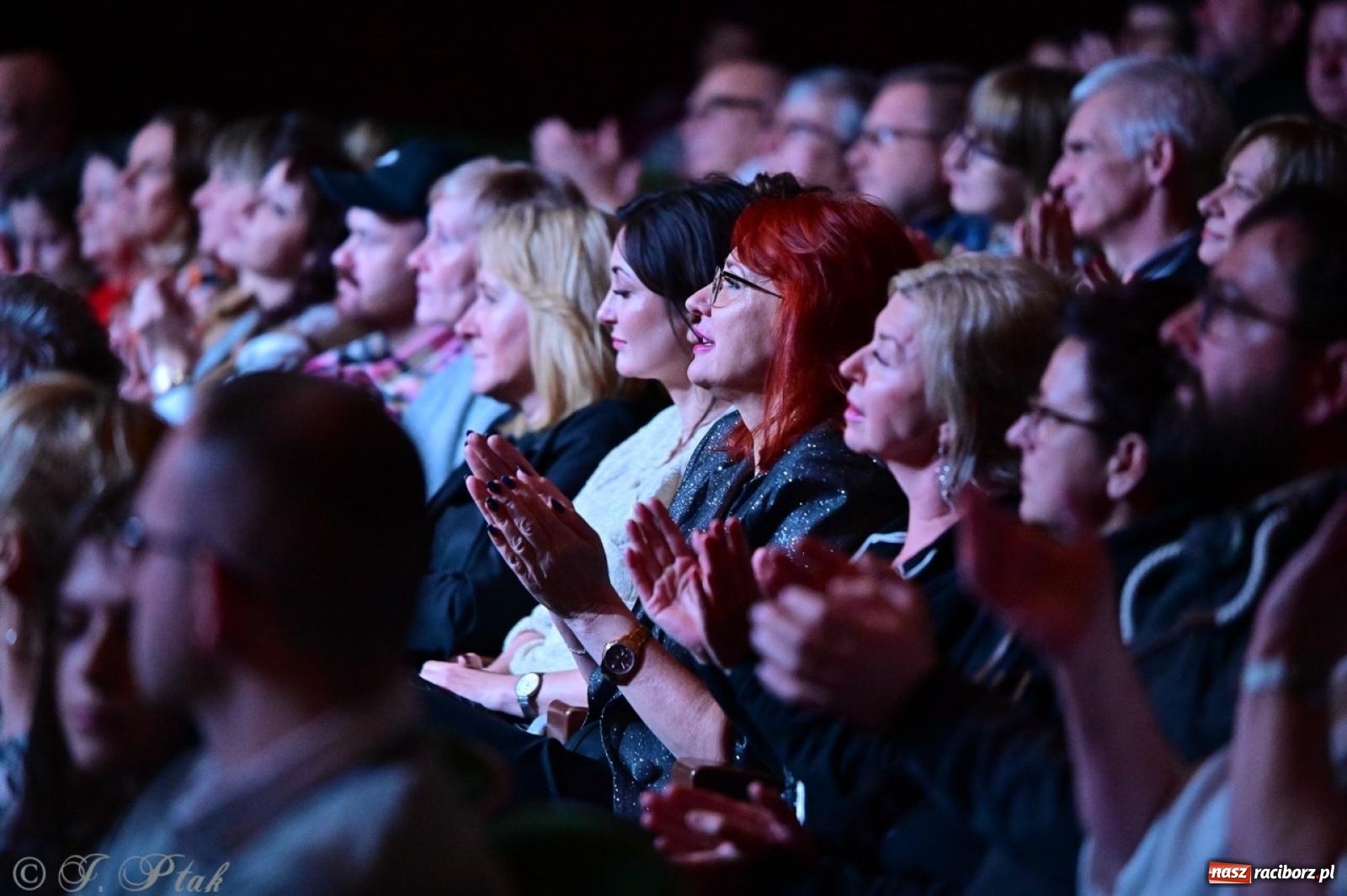 Zdjęcie w galerii na portalu naszraciborz.pl: Magiczny wieczór z ABBĄ w Raciborzu – gala koncertowa już za nami [FOTO i WIDEO] wiadomości z regionu