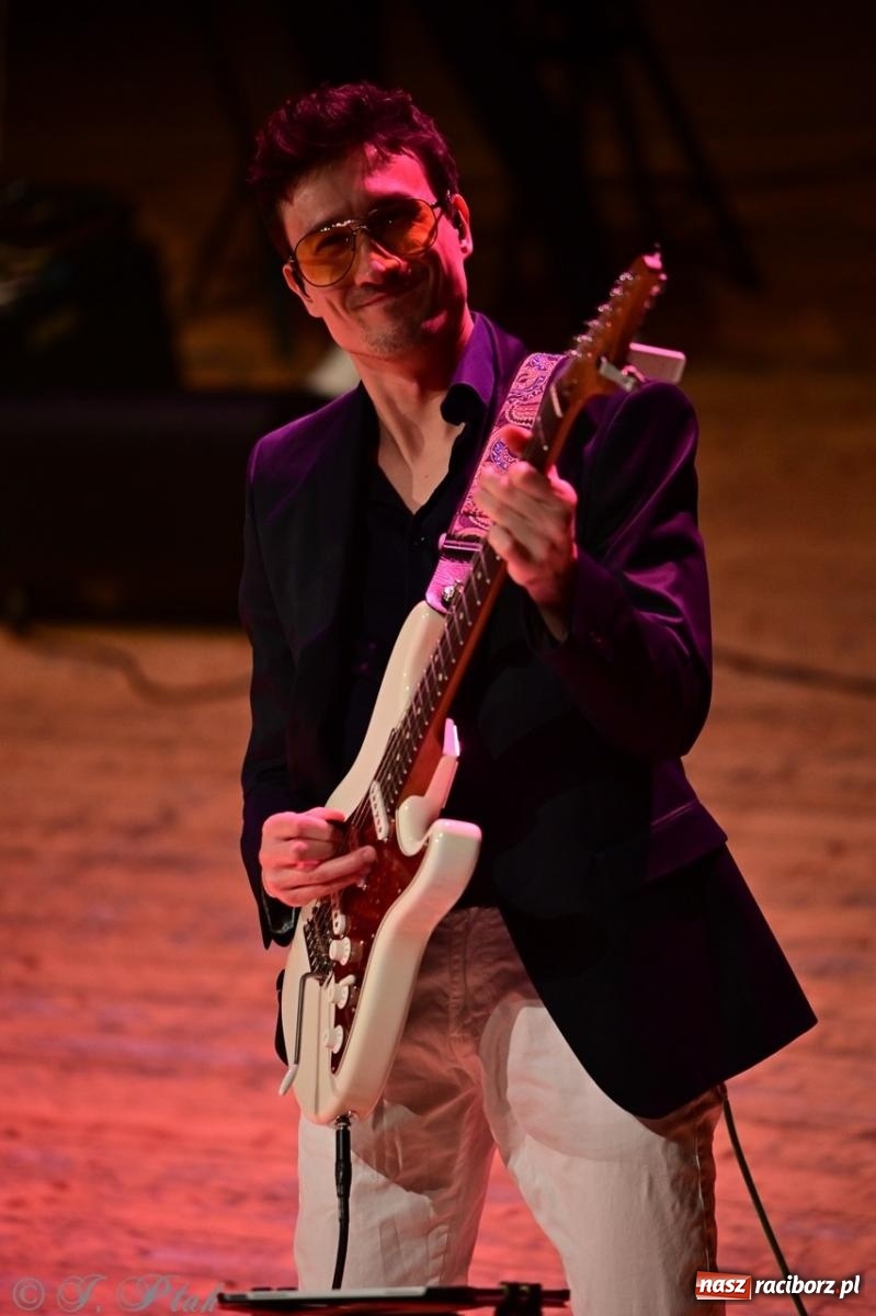 Zdjęcie w galerii na portalu naszraciborz.pl: Magiczny wieczór z ABBĄ w Raciborzu – gala koncertowa już za nami [FOTO i WIDEO] wiadomości z regionu