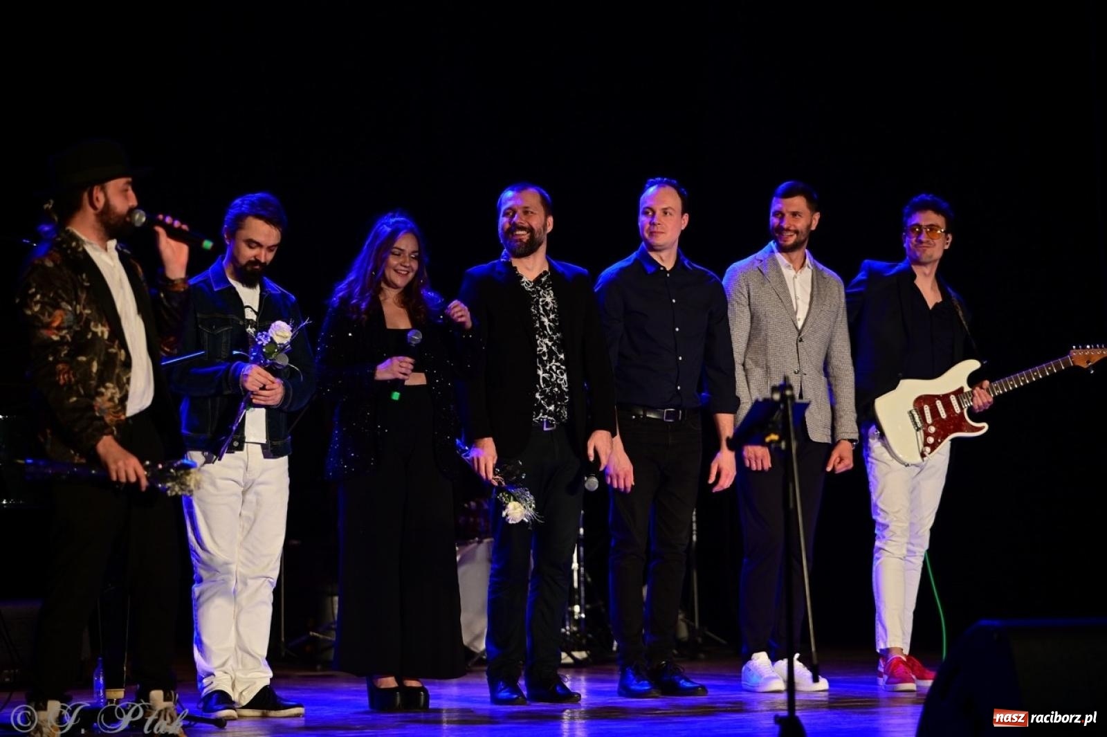 Zdjęcie w galerii na portalu naszraciborz.pl: Magiczny wieczór z ABBĄ w Raciborzu – gala koncertowa już za nami [FOTO i WIDEO] wiadomości z regionu