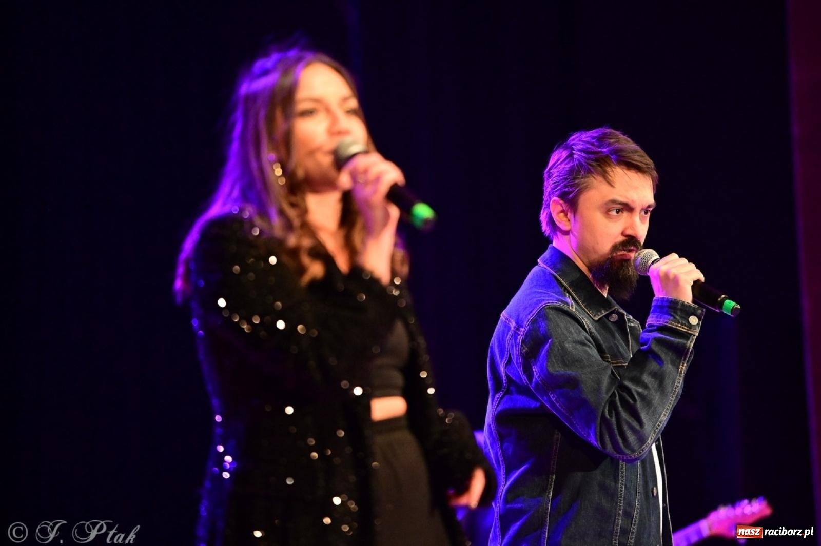 Zdjęcie w galerii na portalu naszraciborz.pl: Magiczny wieczór z ABBĄ w Raciborzu – gala koncertowa już za nami [FOTO i WIDEO] wiadomości z regionu