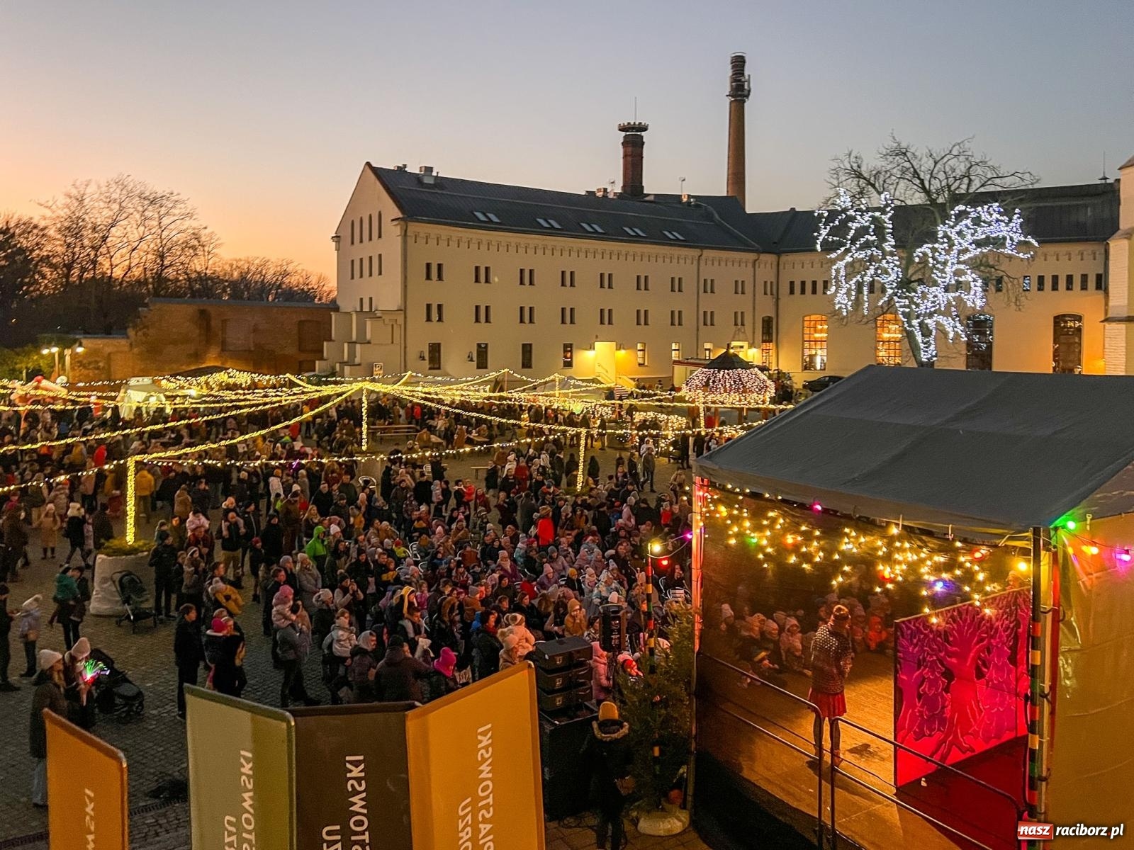 Zdjęcie w galerii na portalu naszraciborz.pl: Niedzielne tłumy na Bajkowym Zamku w Raciborzu. Za tydzień kolejne atrakcje [FOTO, WIDEO, PROGRAM] wiadomości z regionu