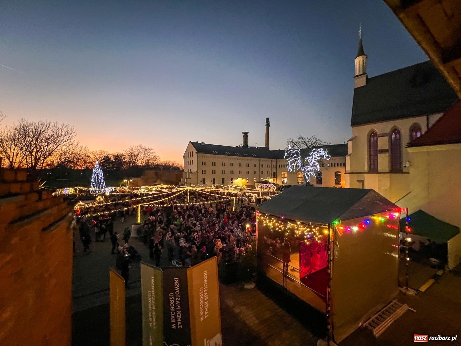 Zdjęcie w galerii na portalu naszraciborz.pl: Niedzielne tłumy na Bajkowym Zamku w Raciborzu. Za tydzień kolejne atrakcje [FOTO, WIDEO, PROGRAM] wiadomości z regionu