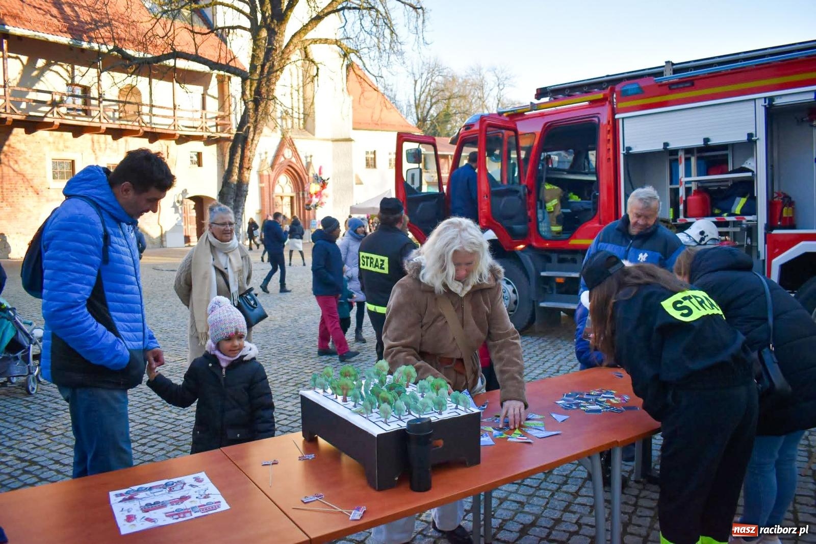 Zdjęcie w galerii na portalu naszraciborz.pl: Niedzielne tłumy na Bajkowym Zamku w Raciborzu. Za tydzień kolejne atrakcje [FOTO, WIDEO, PROGRAM] wiadomości z regionu