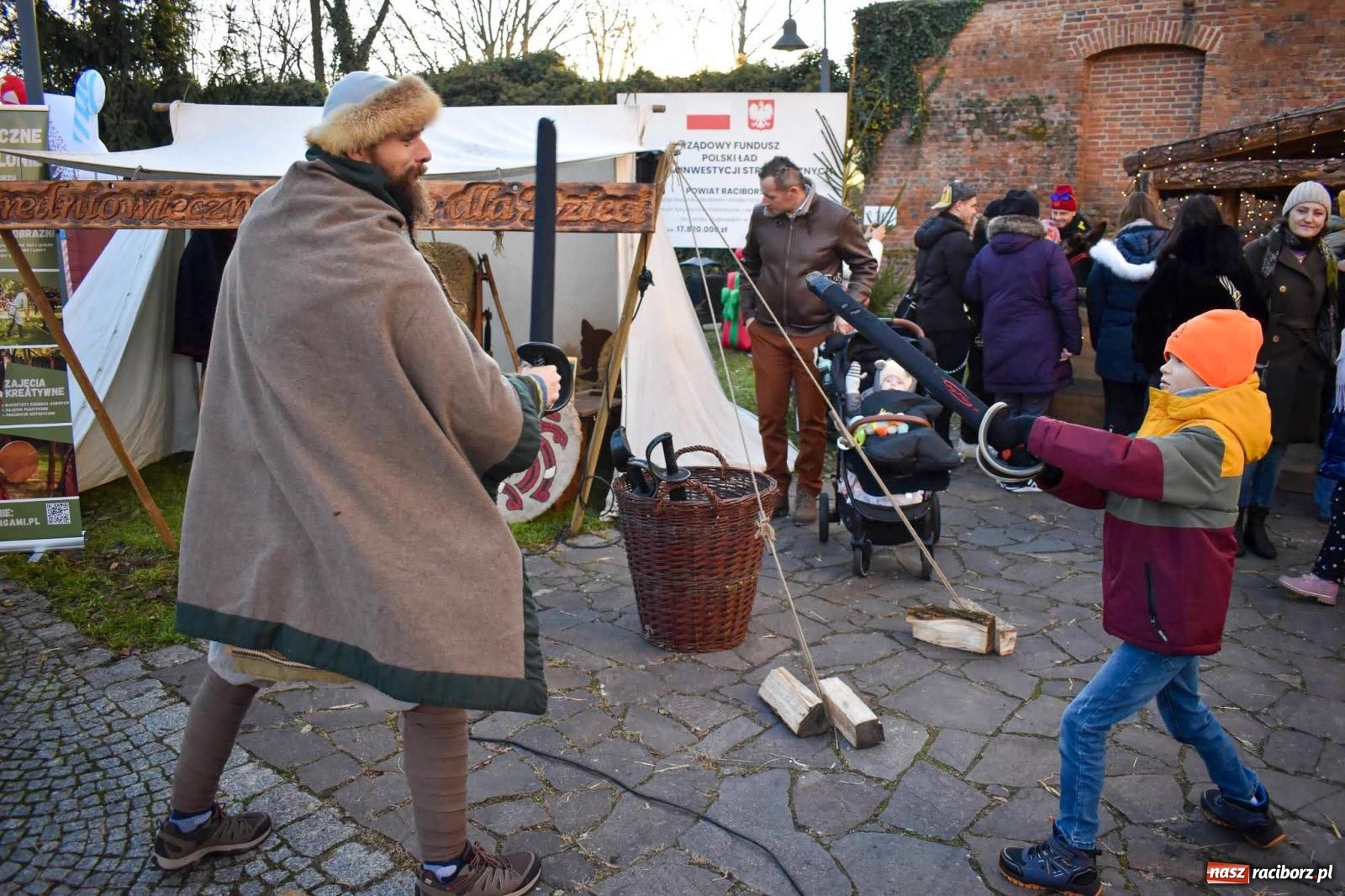 Zdjęcie w galerii na portalu naszraciborz.pl: Niedzielne tłumy na Bajkowym Zamku w Raciborzu. Za tydzień kolejne atrakcje [FOTO, WIDEO, PROGRAM] wiadomości z regionu