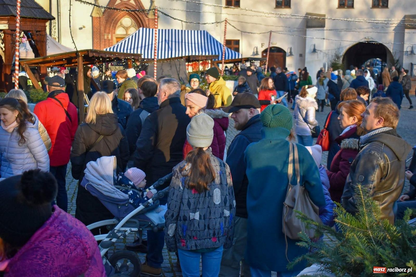 Zdjęcie w galerii na portalu naszraciborz.pl: Niedzielne tłumy na Bajkowym Zamku w Raciborzu. Za tydzień kolejne atrakcje [FOTO, WIDEO, PROGRAM] wiadomości z regionu