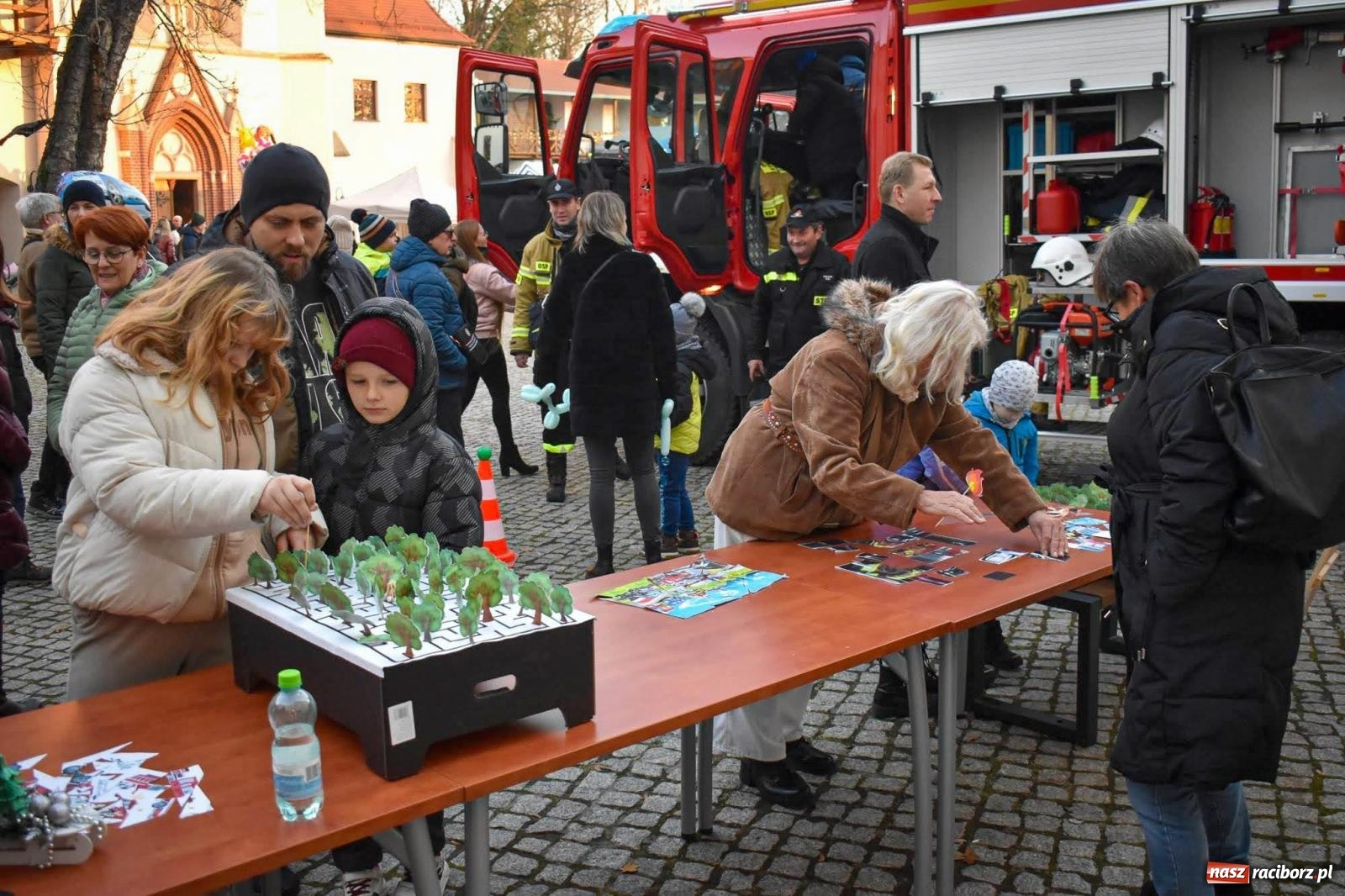 Zdjęcie w galerii na portalu naszraciborz.pl: Niedzielne tłumy na Bajkowym Zamku w Raciborzu. Za tydzień kolejne atrakcje [FOTO, WIDEO, PROGRAM] wiadomości z regionu