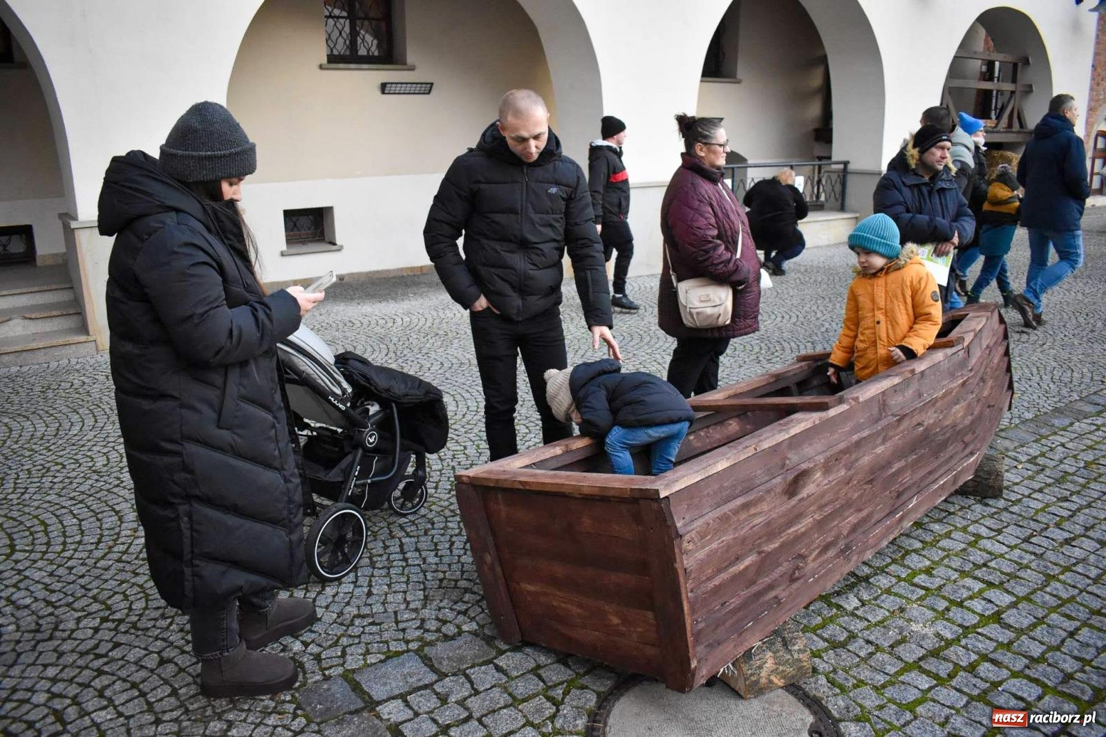 Zdjęcie w galerii na portalu naszraciborz.pl: Niedzielne tłumy na Bajkowym Zamku w Raciborzu. Za tydzień kolejne atrakcje [FOTO, WIDEO, PROGRAM] wiadomości z regionu