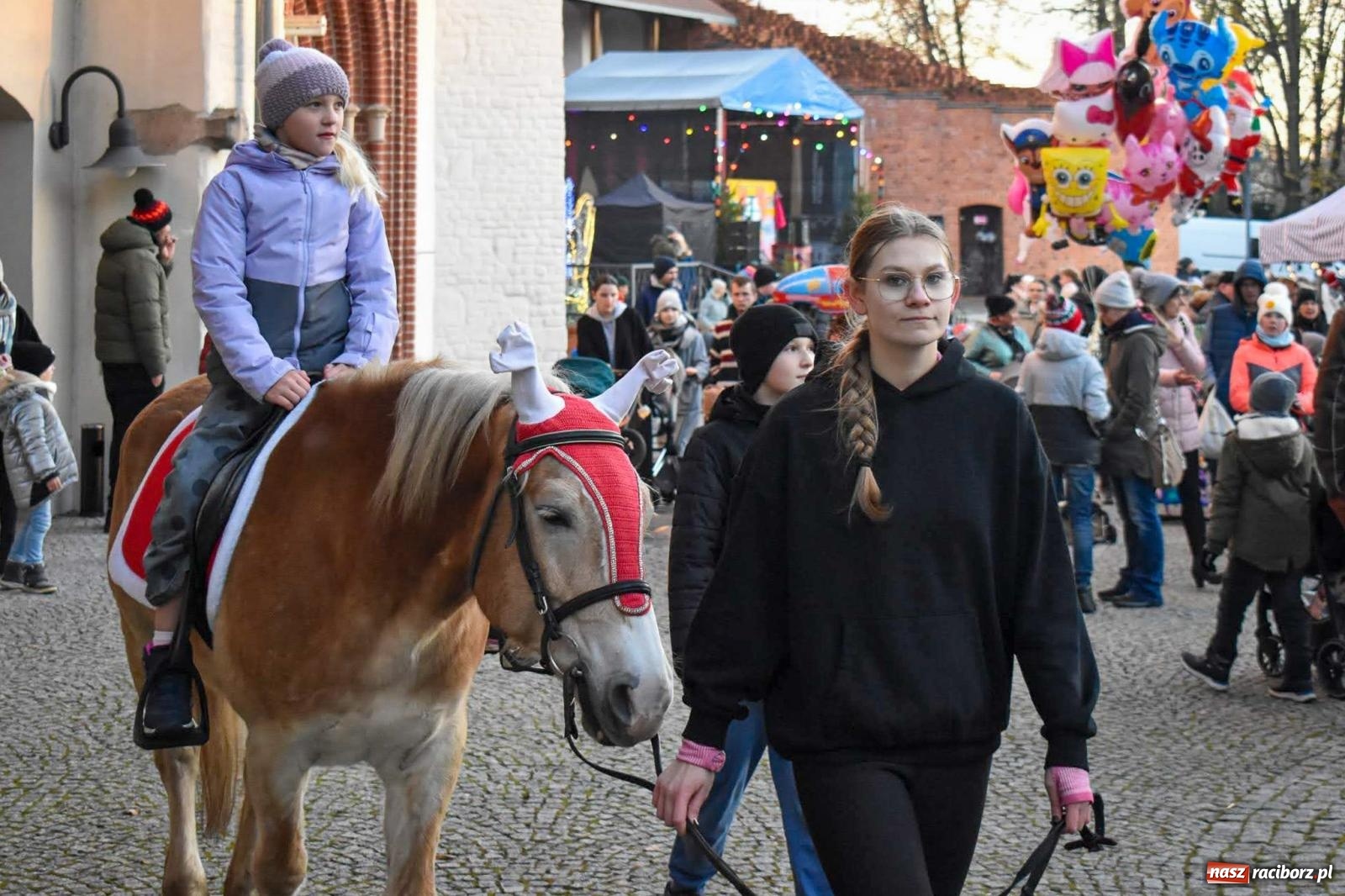Zdjęcie w galerii na portalu naszraciborz.pl: Niedzielne tłumy na Bajkowym Zamku w Raciborzu. Za tydzień kolejne atrakcje [FOTO, WIDEO, PROGRAM] wiadomości z regionu