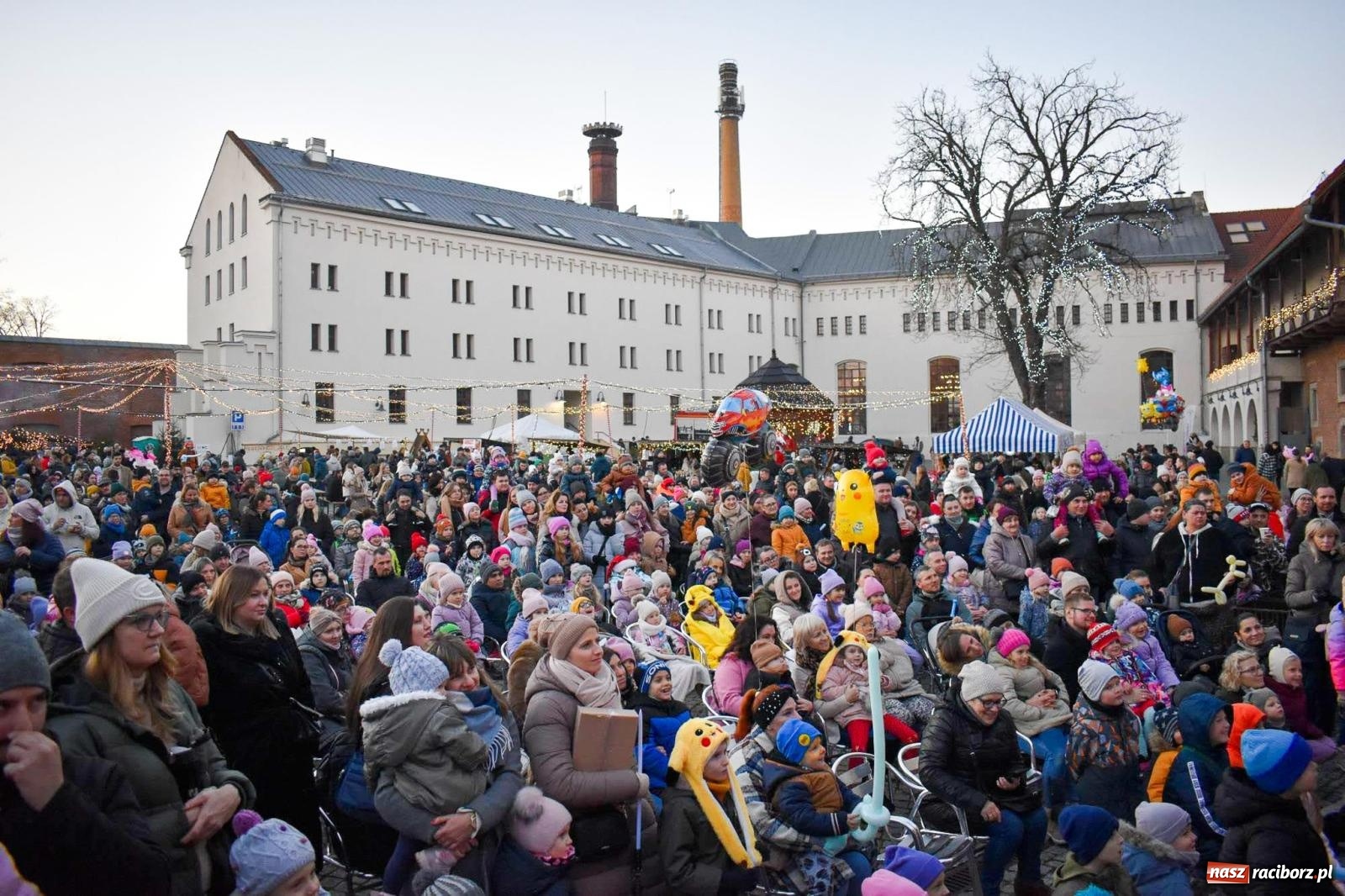Zdjęcie w galerii na portalu naszraciborz.pl: Niedzielne tłumy na Bajkowym Zamku w Raciborzu. Za tydzień kolejne atrakcje [FOTO, WIDEO, PROGRAM] wiadomości z regionu