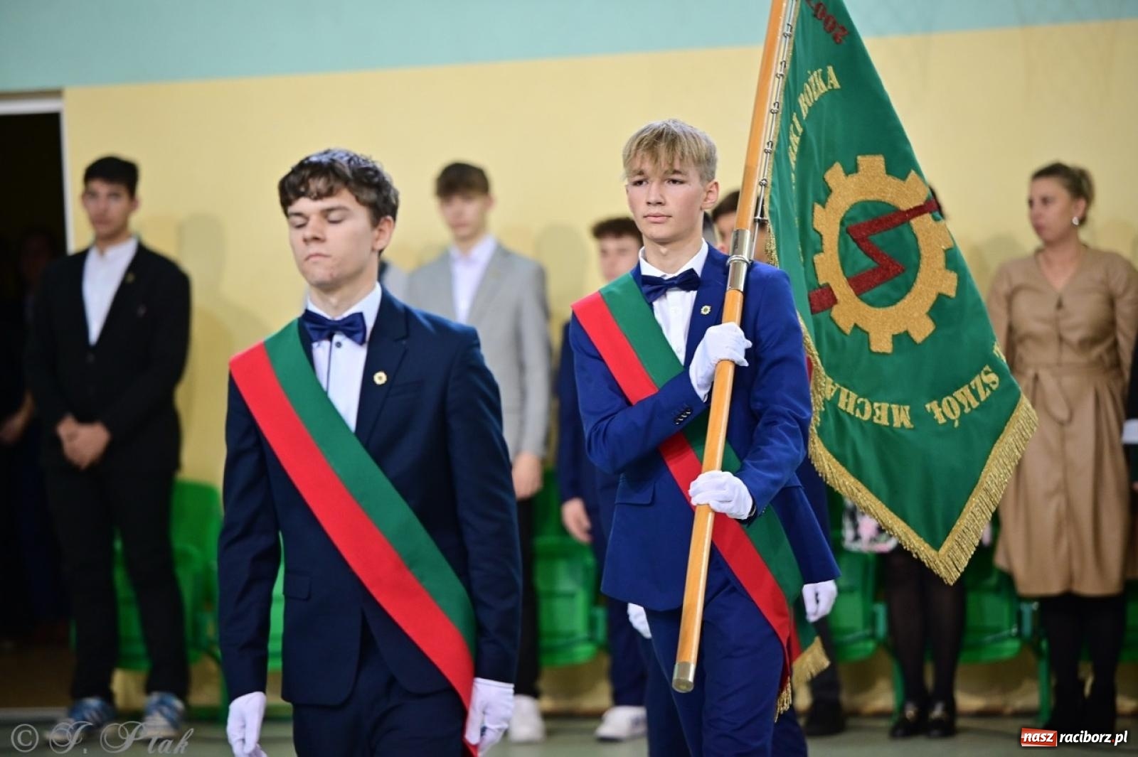 Zdjęcie w galerii na portalu naszraciborz.pl: Święto szkoły w Mechaniku: tradycja, talent i wspólne świętowanie wiadomości z regionu