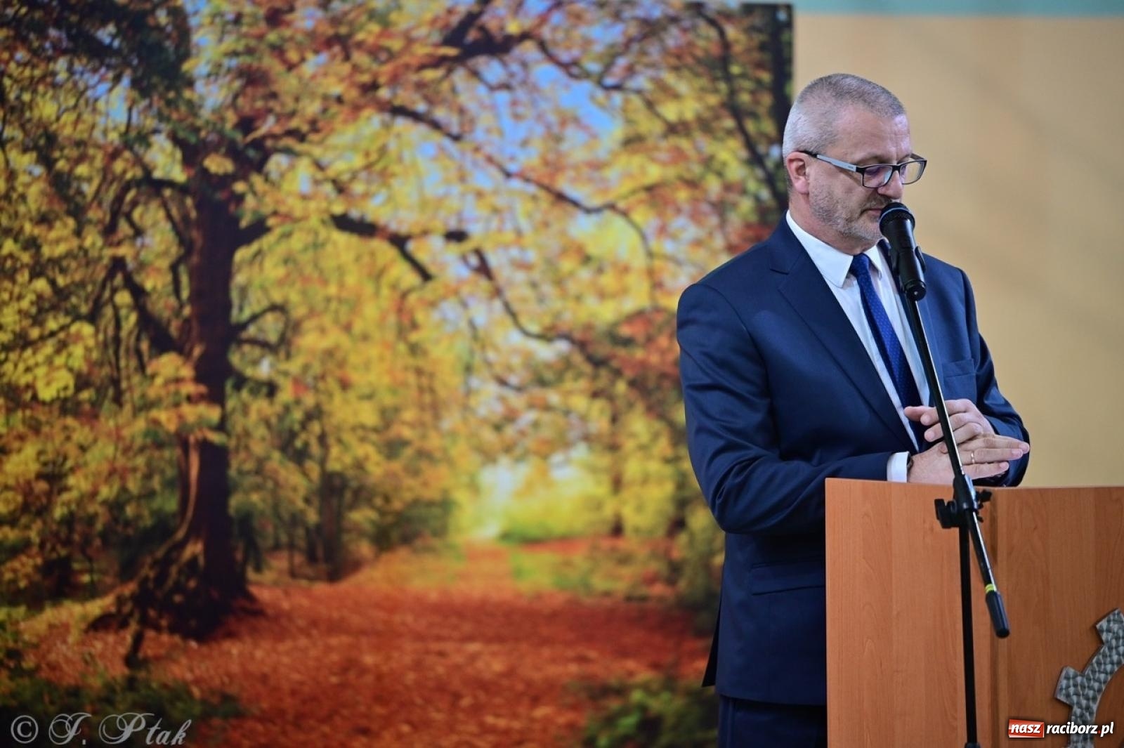 Zdjęcie w galerii na portalu naszraciborz.pl: Święto szkoły w Mechaniku: tradycja, talent i wspólne świętowanie wiadomości z regionu