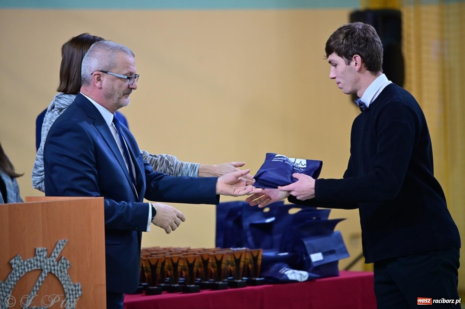 Zdjęcie w galerii na portalu naszraciborz.pl: Święto szkoły w Mechaniku: tradycja, talent i wspólne świętowanie wiadomości z regionu