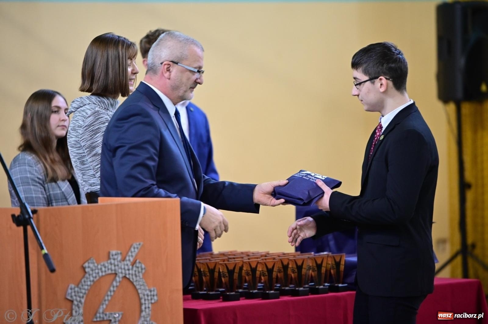 Zdjęcie w galerii na portalu naszraciborz.pl: Święto szkoły w Mechaniku: tradycja, talent i wspólne świętowanie wiadomości z regionu