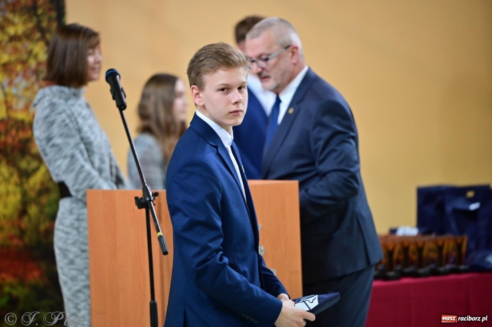 Zdjęcie w galerii na portalu naszraciborz.pl: Święto szkoły w Mechaniku: tradycja, talent i wspólne świętowanie wiadomości z regionu