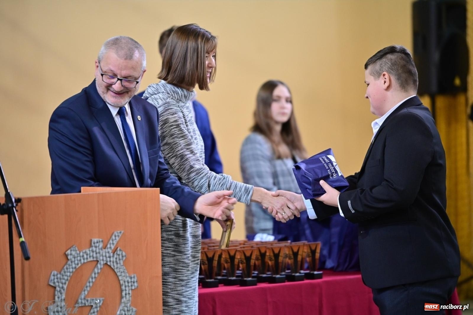 Zdjęcie w galerii na portalu naszraciborz.pl: Święto szkoły w Mechaniku: tradycja, talent i wspólne świętowanie wiadomości z regionu