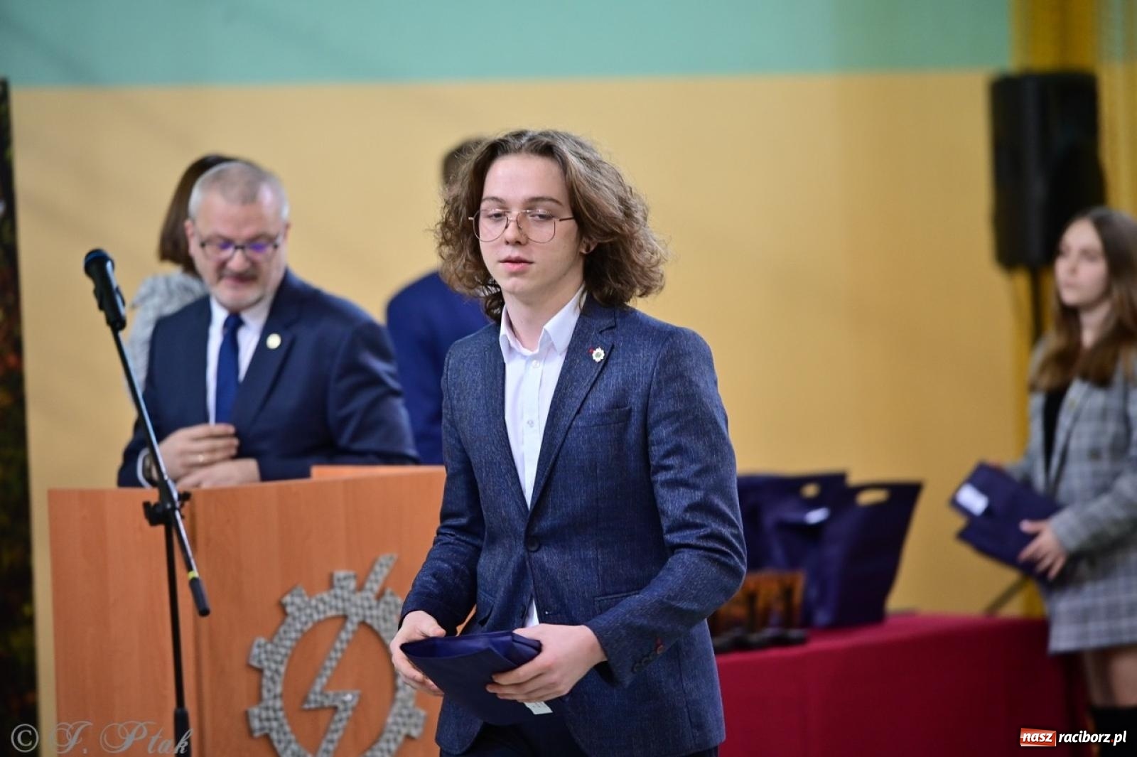 Zdjęcie w galerii na portalu naszraciborz.pl: Święto szkoły w Mechaniku: tradycja, talent i wspólne świętowanie wiadomości z regionu